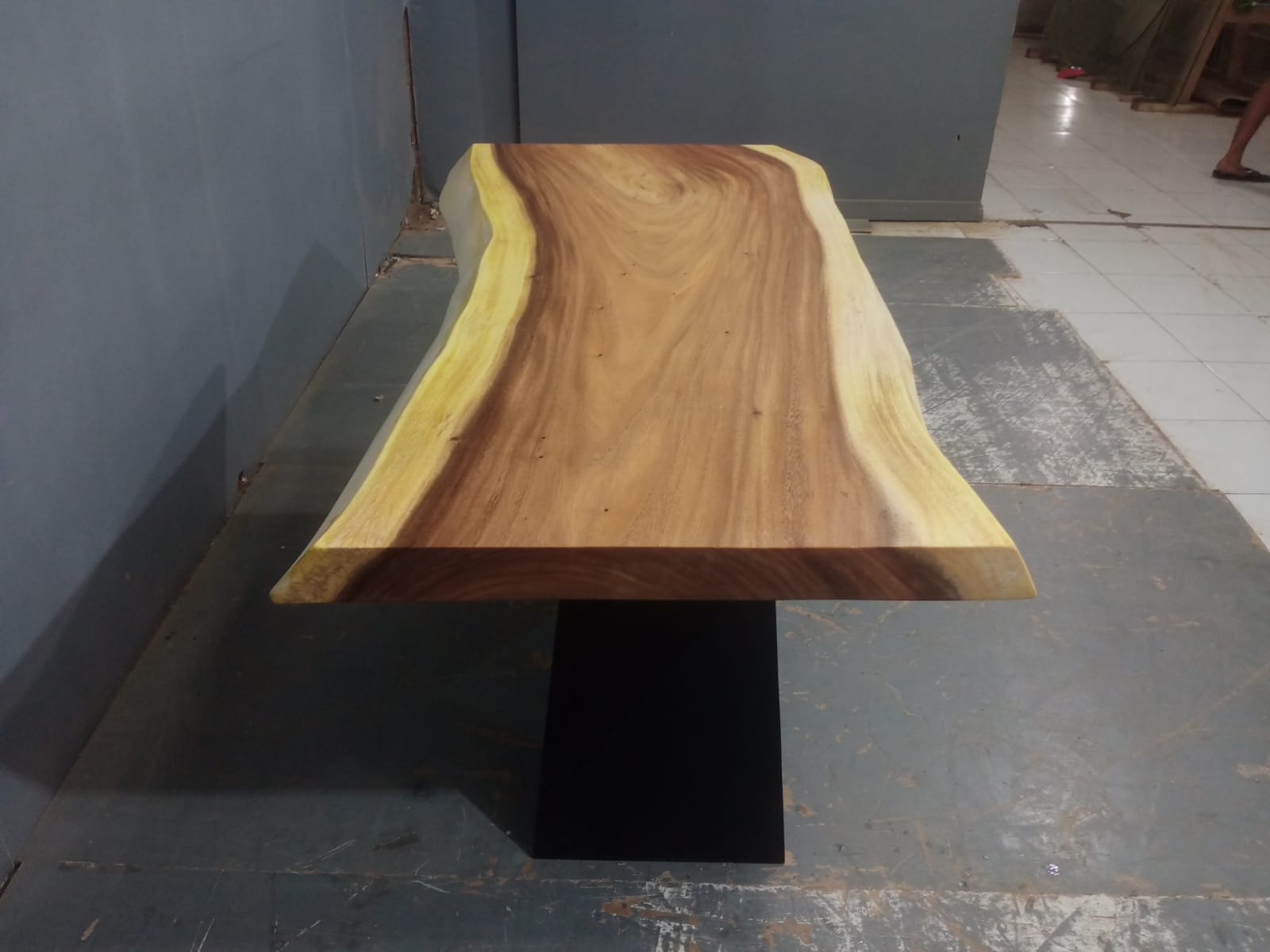 Live Edge Tables